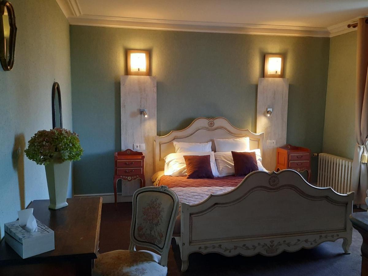 Hotel De La Barbacane Tiffauges Экстерьер фото
