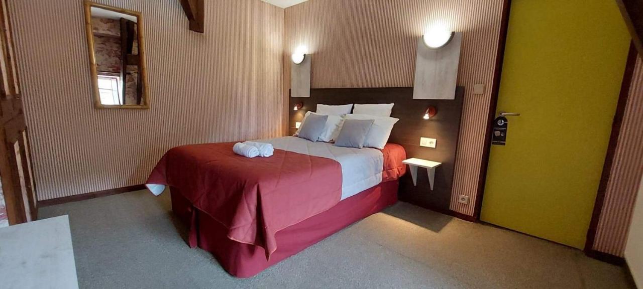 Hotel De La Barbacane Tiffauges Экстерьер фото