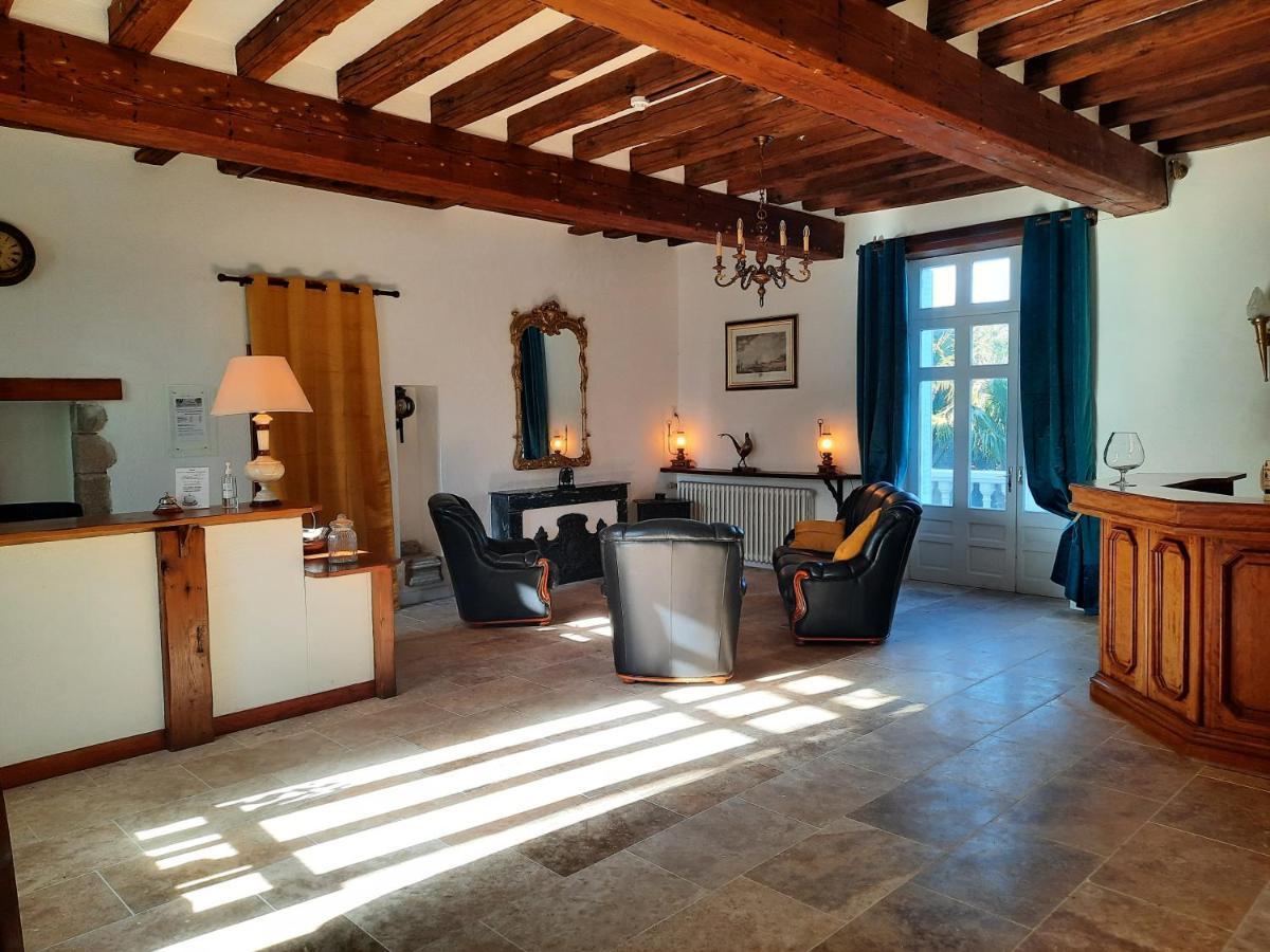 Hotel De La Barbacane Tiffauges Экстерьер фото